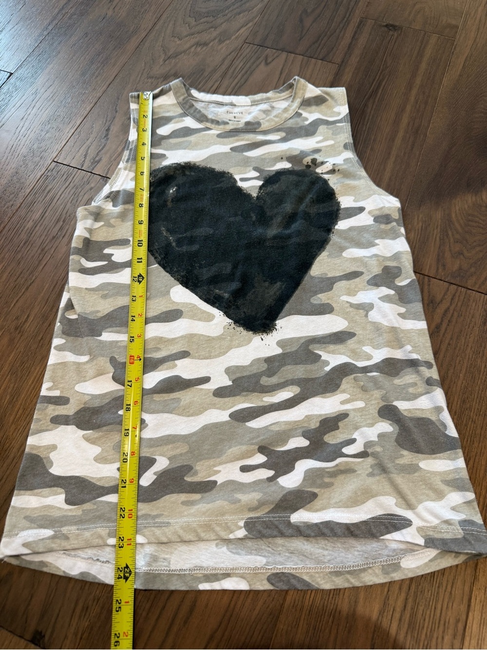 EVEREVE Camo Heart Muscle Tank Top - Small